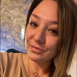 Meet your Posher, Roxanne